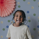Annet Weelink smiley behang voor de kinderkamer blauw smiley wallpaper kidsroom blue