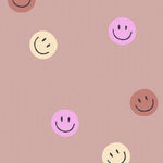 Smiley behang voor de kinderkamer van Annet Weelink Smiley wallpaper kidsroom terra