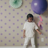 Smiley zonnetjes behang voor de kinderkamer van Annet Weelink off white lila