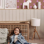 Smiley zonnetjes behang voor de kinderkamer van Annet Weelink terra roze