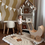 Annet Weelink Sway Stripe waves behang voor de kinderkamer okergeel  jongenskamer meisjeskamer neutrale kinderkamer