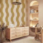 Annet Weelink Sway Stripe waves behang voor de kinderkamer okergeel  jongenskamer meisjeskamer neutrale kinderkamer