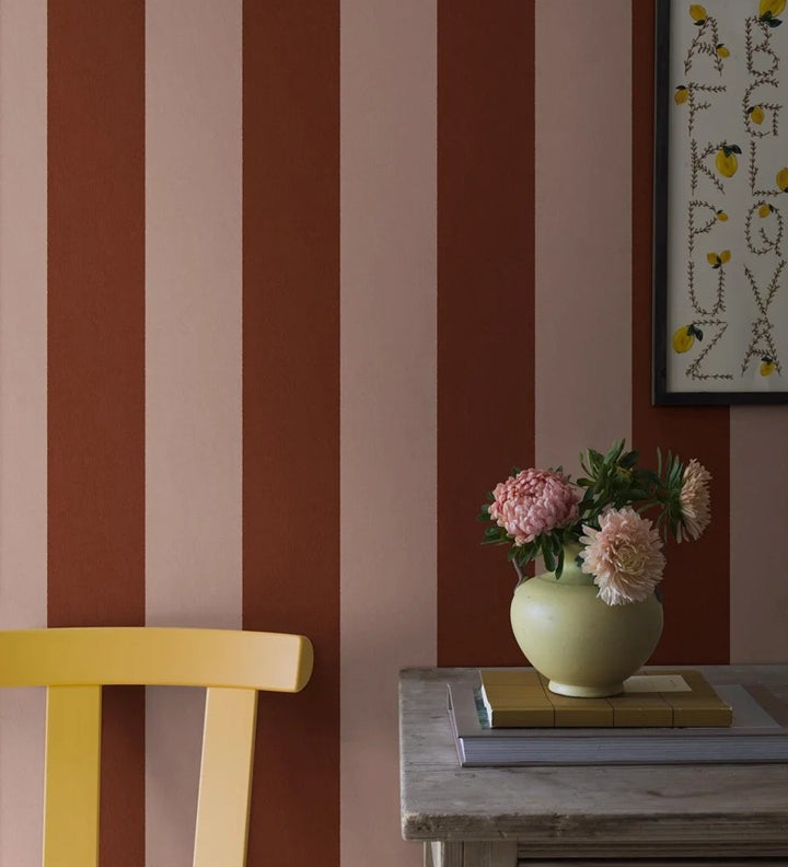 Båstad strepen behang voor de kinderkamer tienerkamer meisjeskamer framboos met lichtroze Borastapeter 9803W