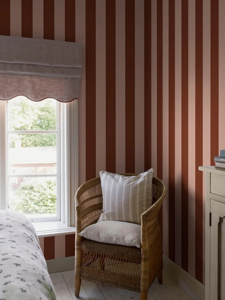 Båstad strepen behang voor de kinderkamer tienerkamer meisjeskamer framboos met lichtroze Borastapeter 9803W