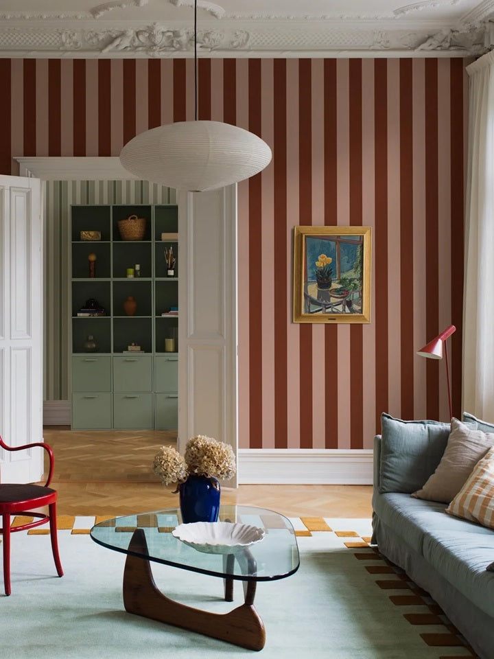 Båstad strepen behang voor de kinderkamer tienerkamer meisjeskamer framboos met lichtroze Borastapeter 9803W