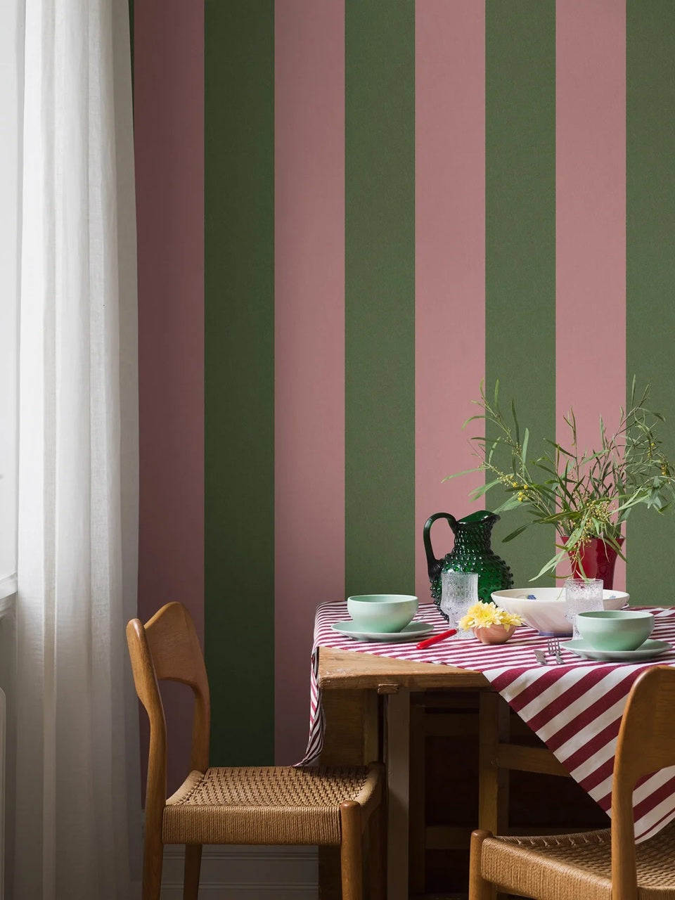 Borastapeter m aatwerk strepen behang voor de meisjeskamer en tienerkamer roze groen