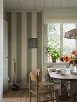 Borastapeter maatwerk strepen behang voor de jongenskamer meisjeskamer neutrale kinderkamer en tienerkamer offwhite groen 9797W