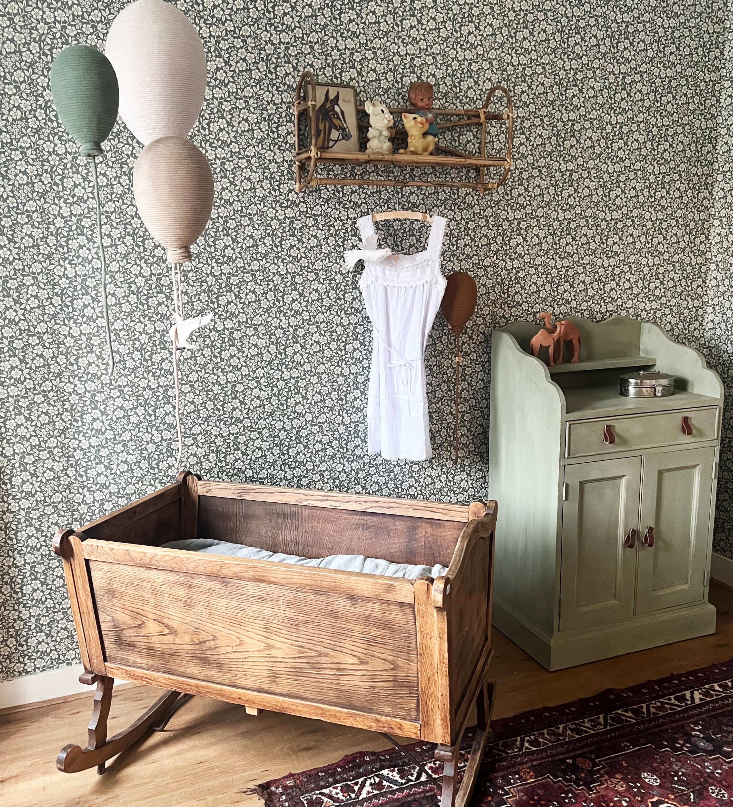 Creative Lab Amsterdam Flower Shower bloemen behang babykamer meisjeskamer groen