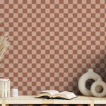 Days of bloom behang geruit checkmate bruin/roze