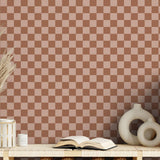 Days of bloom behang geruit checkmate bruin/roze