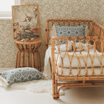 Dekornik Dreamy Lilies Bush Beige bloemenbehang
