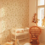Dekornik Subtle Beige Leaves beige bloemen behang voor de babykamer en meisjeskamer