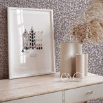 Ditsy Daisy bloemen behang voor de kinderkamer van Annet Weelink lila