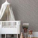 Ditsy Daisy bloemen behang voor de kinderkamer van Annet Weelink lila