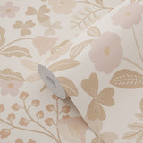 ESTAhome bloemen en vogels behang voor de meisjeskamer en babyamer. Beige en zachtroze 139868