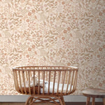 ESTAhome bloemen en vogels behang voor de meisjeskamer en babyamer. Beige en zachtroze 139868