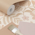 ESTAhome bloemen en vogels behang voor de meisjeskamer en babyamer. Beige en zachtroze 139868
