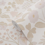ESTAhome bloemen en vogels behang voor de meisjeskamer en babyamer. Beige en zachtroze 139866