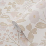 ESTAhome bloemen en vogels behang voor de meisjeskamer en babyamer. Beige en zachtroze 139866
