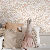 ESTAhome bloemen en vogels behang voor de meisjeskamer en babyamer. Beige en zachtroze 139866