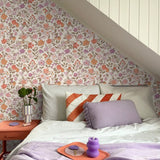 ESTAhome bloemenbehang voor de meisjeskamer en babykamer paars oranje wit 131327