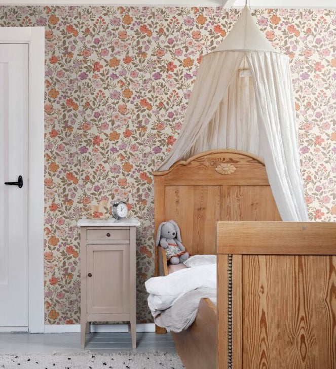 ESTAhome bloemenbehang voor de meisjeskamer en babykamer paars oranje wit 131327