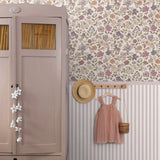 ESTAhome bloemenbehang voor de meisjeskamer en babykamer paars roze wit 131323