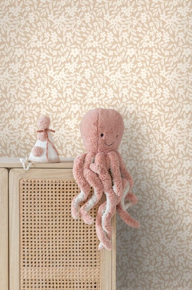 ESTAhome bloemetjes behang voor de meisjeskamer en babykamer beige 131438