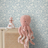 ESTAhome bloemetjes behang voor de meisjeskamer en babykamer  lichtblauw 131440