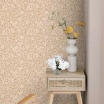 ESTAhome bloemetjes behang voor de meisjeskamer en babykamer  warm beige 131444