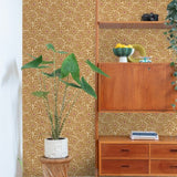 ESTAhome madeliefjes bloemenbehang okergeel voor de meisjeskamer en babykamer. 131152