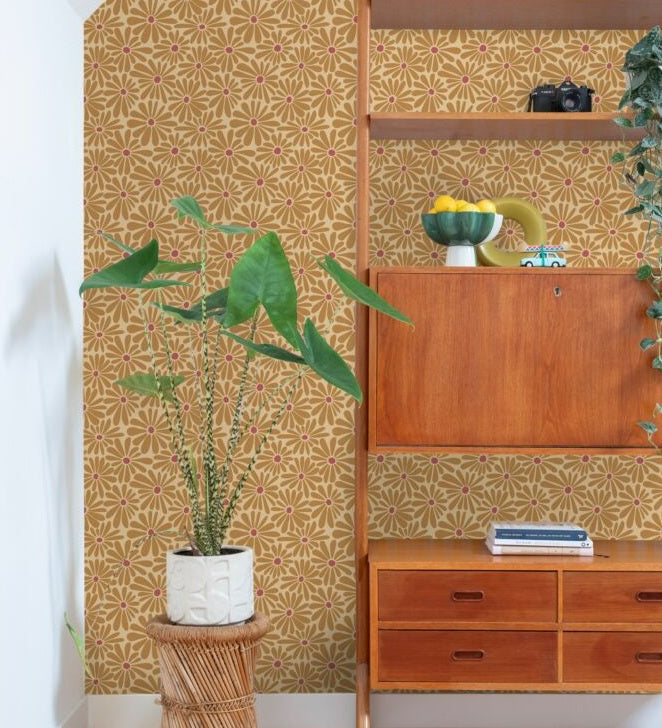 ESTAhome madeliefjes bloemenbehang okergeel voor de meisjeskamer en babykamer. 131152