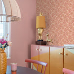 ESTAhome madeliefjes bloemenbehang terra roze voor de meisjeskamer en babykamer. 131151