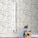 ESTAhome bloemen behang voor meisjeskamer veldbloemen lila groen 139482