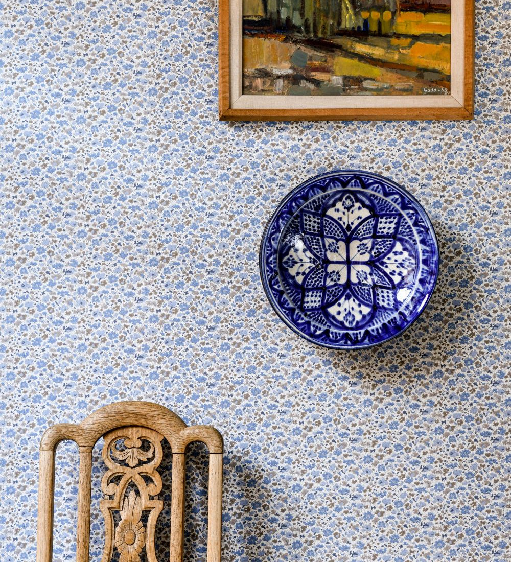 Floral Dance Bloemenbehang van langelid von bromssen voor de kinderkamer blauw