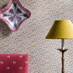 Bloemen behang voor de kinderkamer Floral Dance van langelid von bromssen mauve roze