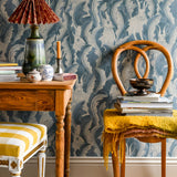 Hares in hiding behang van langelid von bromssen kinderkamer blauw