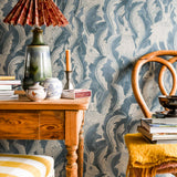 Hares in hiding behang van langelid von bromssen kinderkamer blauw