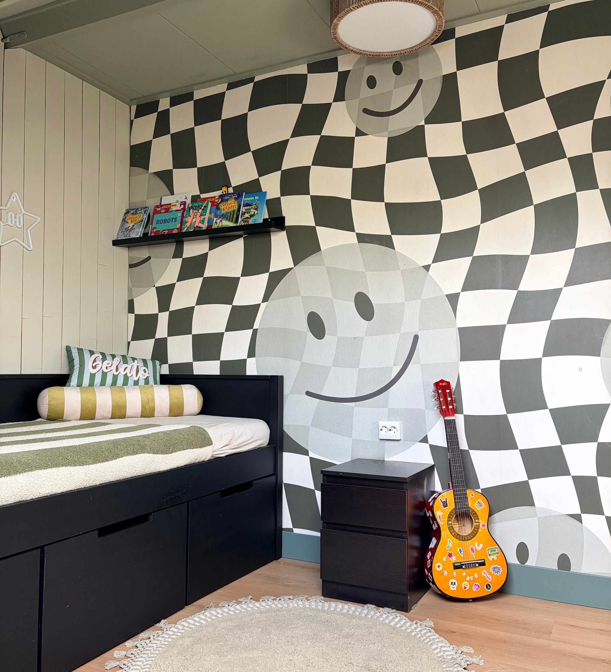 Smiley behang kinderkamer tienerkamer groen Papr Walls Face the Wall geblokt