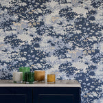 Into the woods bos behang voor de kinderkamer van langelid vron bromssen blauw