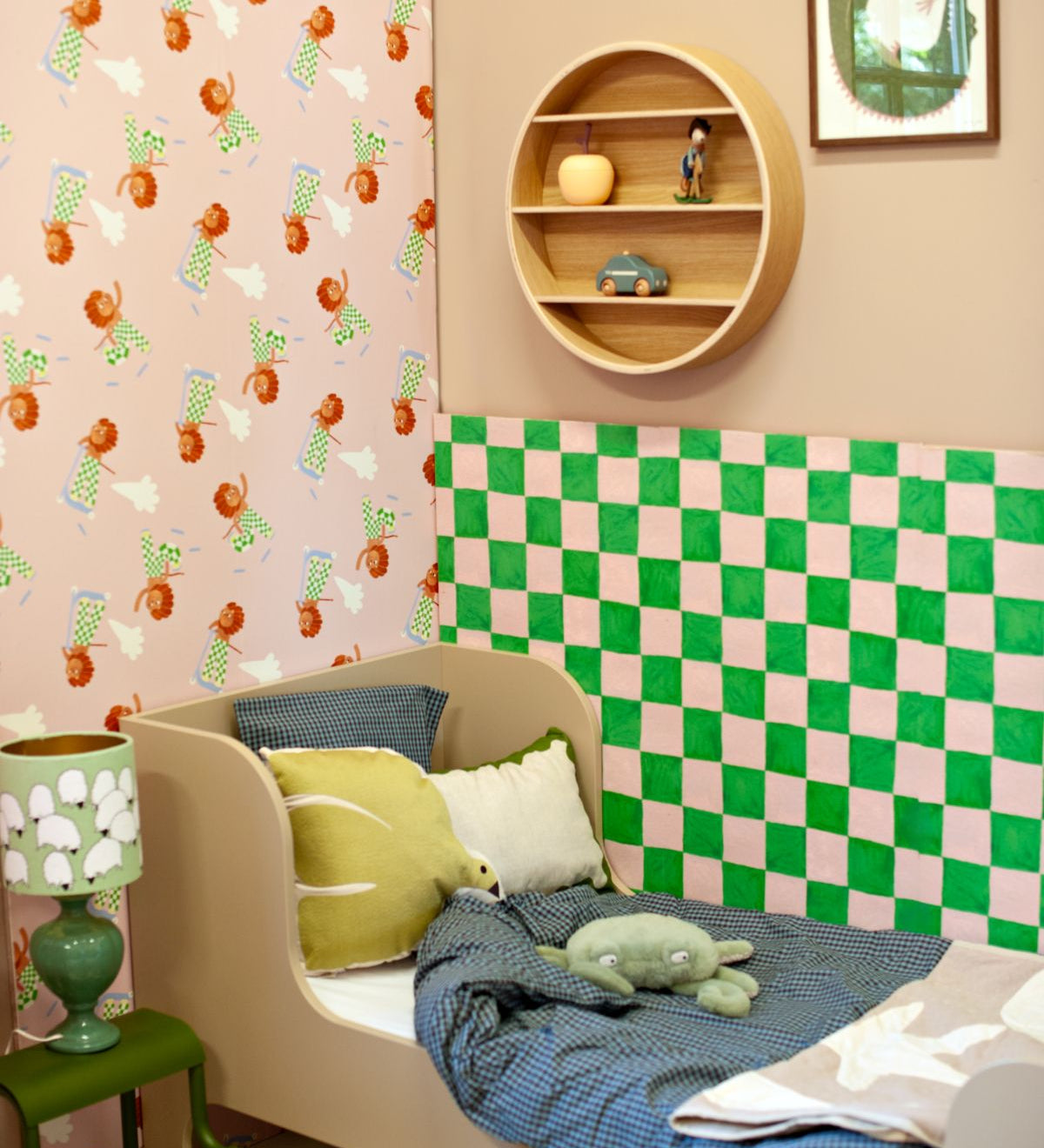 Aniek Bartels x Meet me at the wall geblokt behang groen jongenskamer 