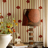 Studio Lisa Bengtsson Buttercream 1714 bloemen en strepen behang voor de meisjeskamer en tienerkamer beige rood 