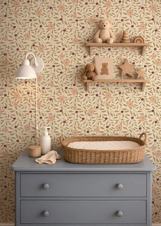 Little Amour Blossom Vines bloemenbehang voor meisjeskamer en babykamer roze groen en bordeaux rood