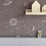 Little Amour behang voor de kinderkamer space stars ruimte bruin