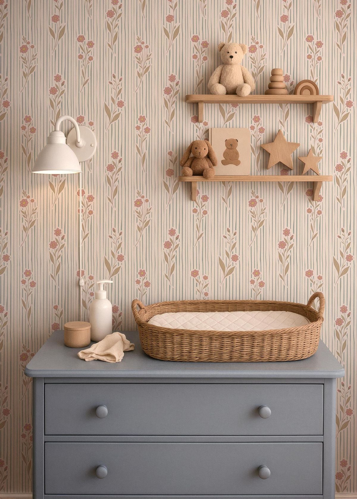 Little amour bloemen en strepen behang voor de babykamer en meisjeskamer lichtblauw met roze