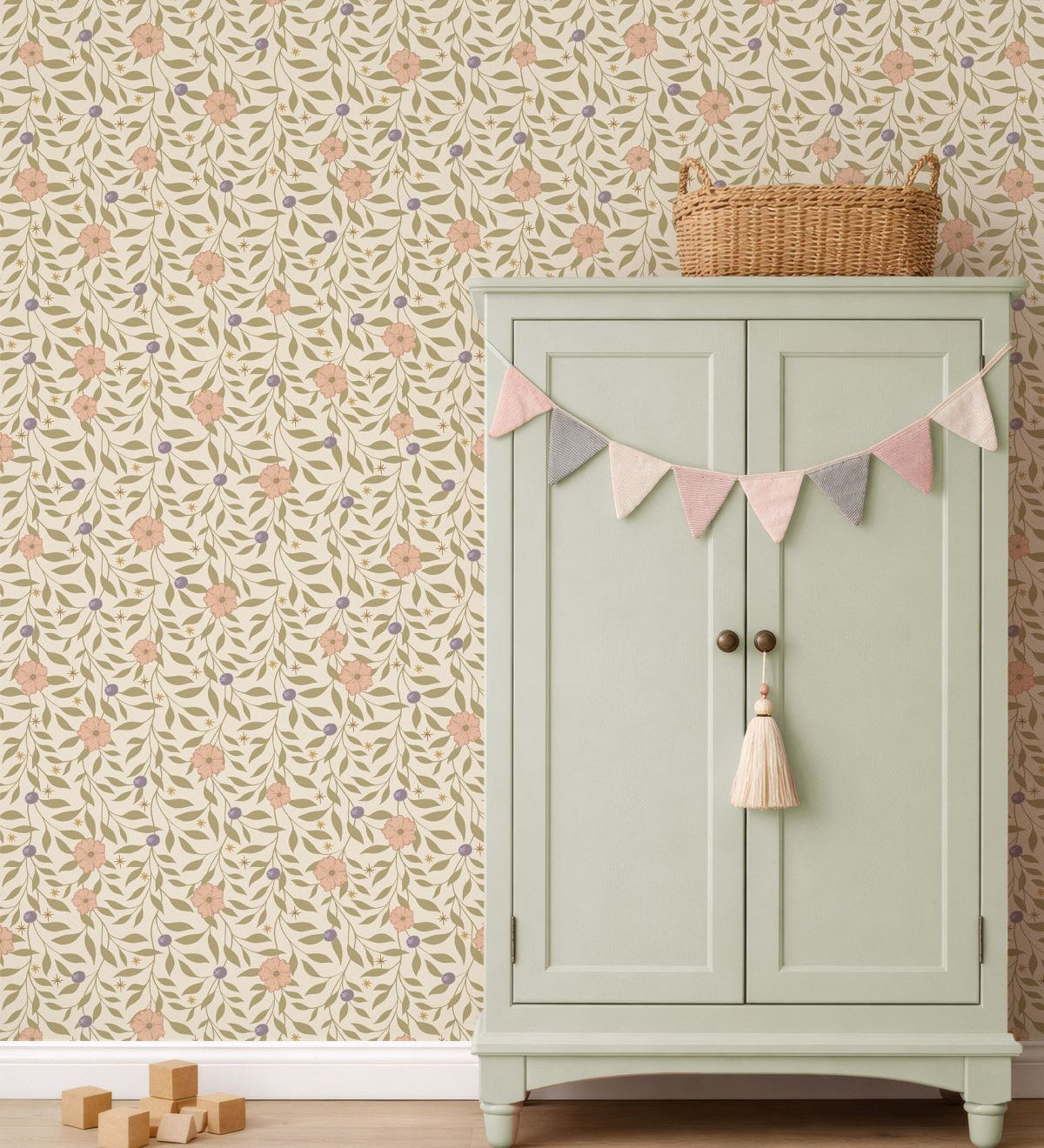 Little Amour bloemen behang voor meisjeskamer en babykamer roze groen lila
