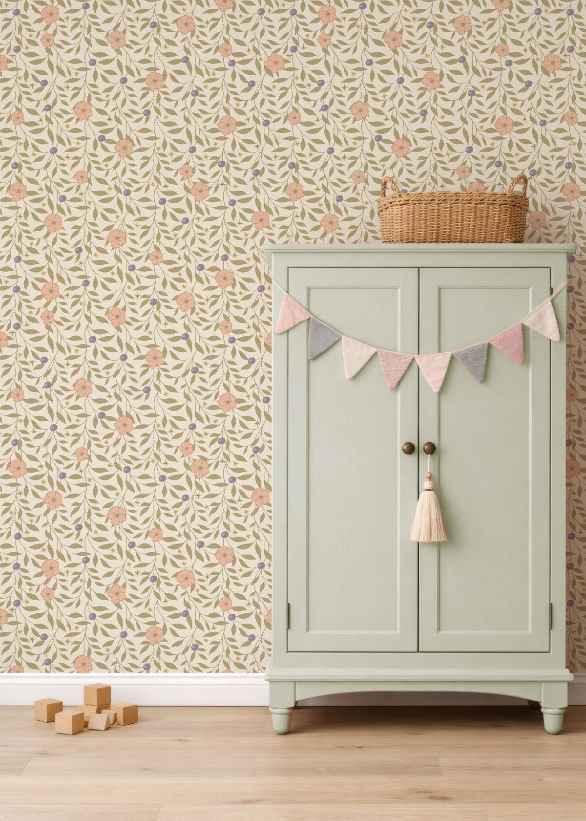 Little Amour bloemen behang voor meisjeskamer en babykamer roze groen lila
