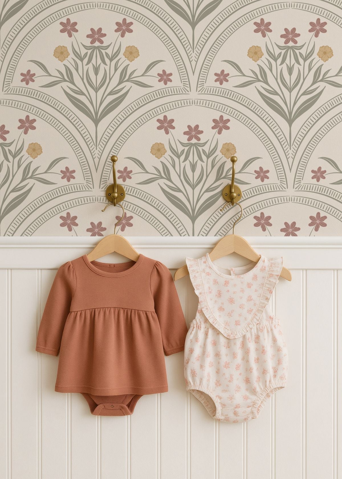 Boogjes behang voor meisjeskamer en babykamer Flora Arches Little Amour zand groen beige