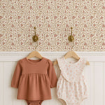 Little Amour bloemen behang voor meisjeskamer en babykamer roze