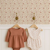Little Amour bloemen behang voor meisjeskamer en babykamer roze
